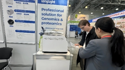 Genomics lab instrument display