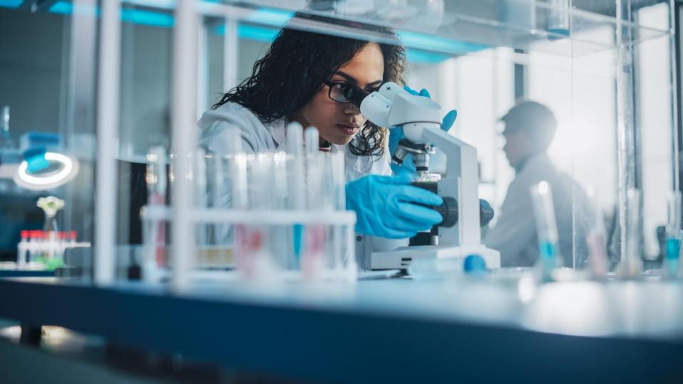Sonicator untuk Makmal Biologi Molekul
